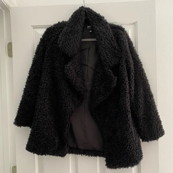 Drape Front Sherpa Coat. Size Small. - Picture 5 of 6